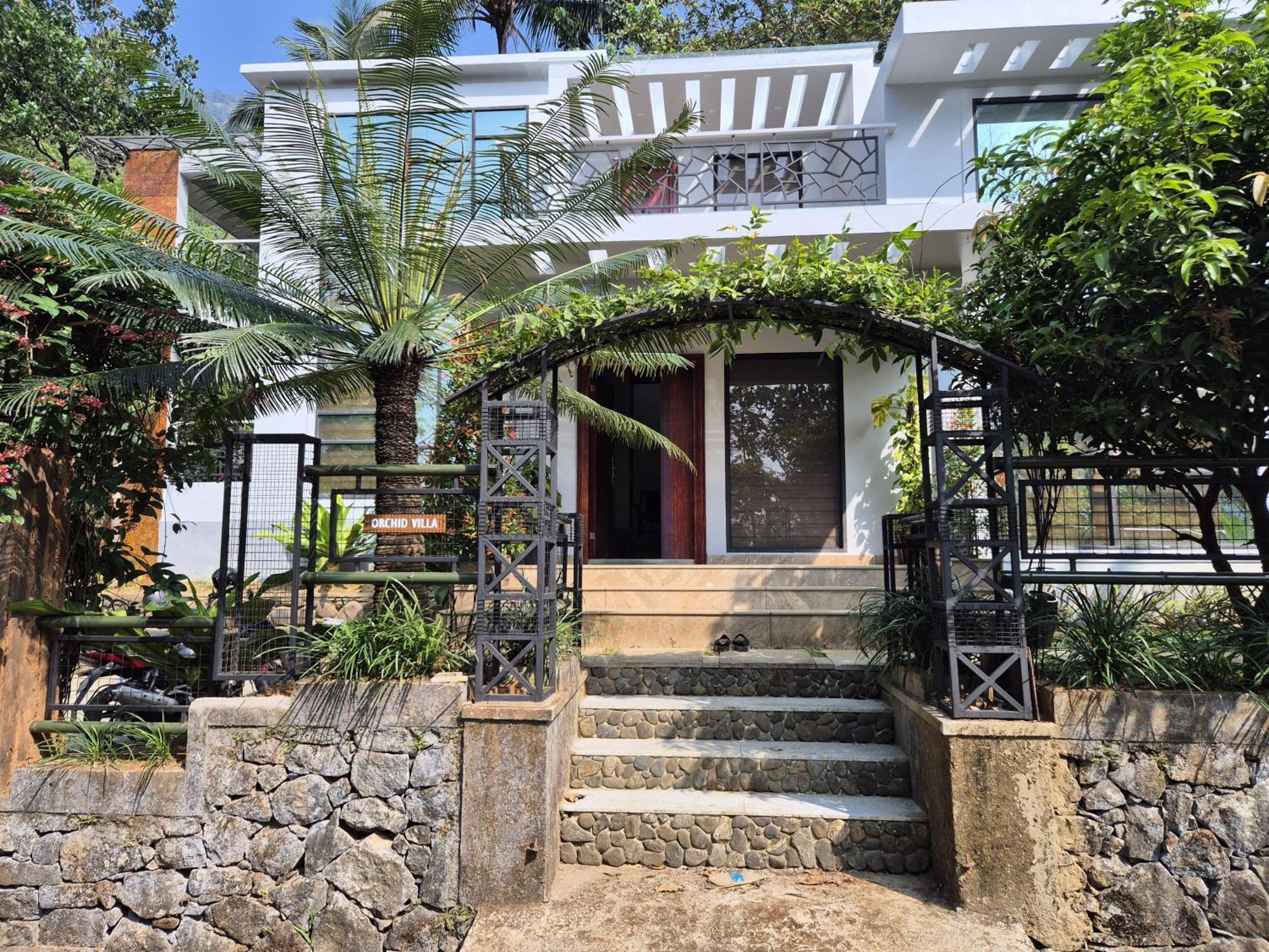 Orchid Villa Pinangode Luaran gambar